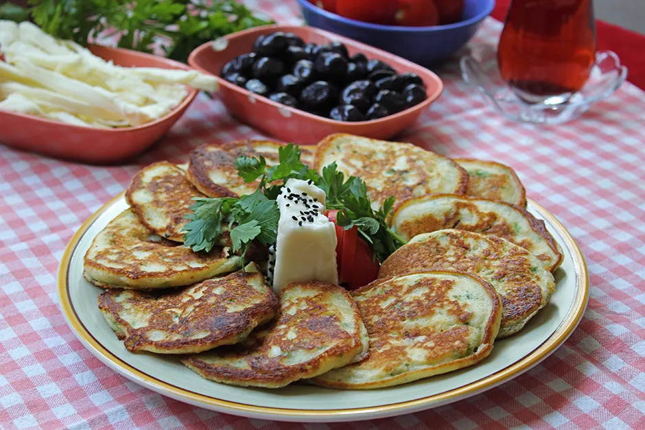 Kahvaltılık Peynirli Pancake tarifi