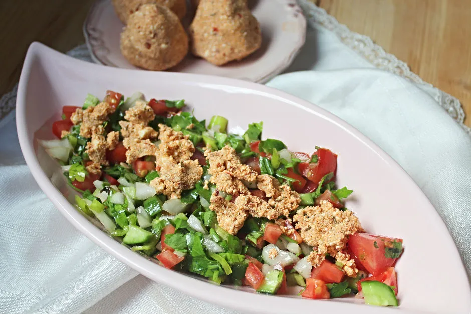 Sürk Peynirli Salata tarifi