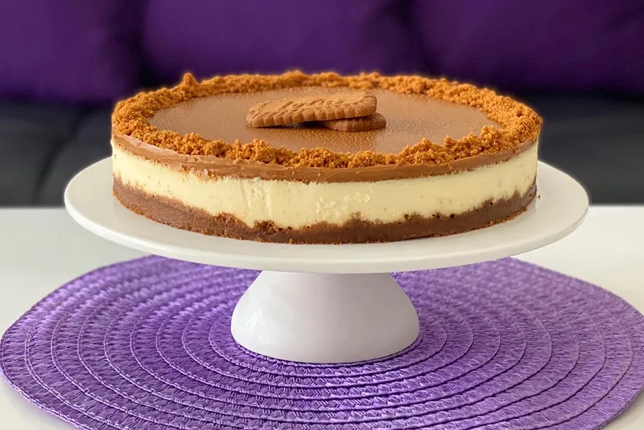 Karamelize Bisküvili Cheesecake tarifi