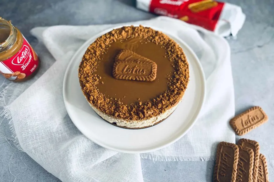Pişmeyen Karamelize Bisküvili Cheesecake tarifi