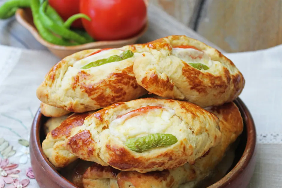 Karnıyarık Poğaça tarifi