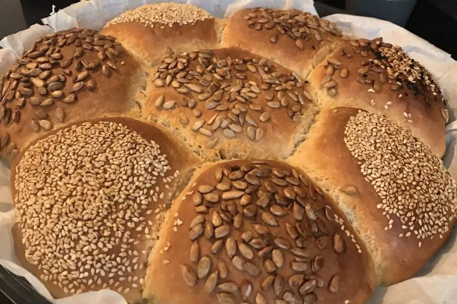 Kaşar Peynirli Çiçek Simit tarifi