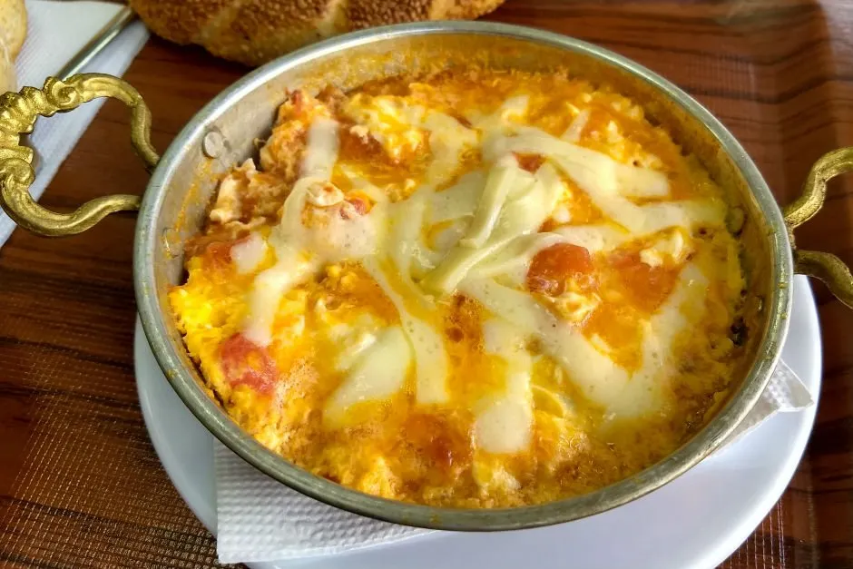 Peynirli Menemen tarifi