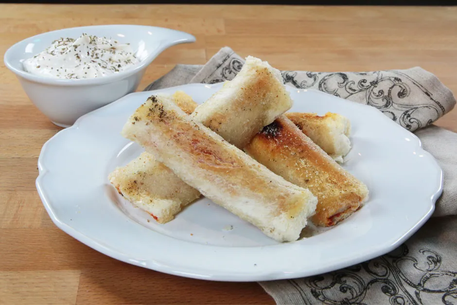 Kaşarlı Salamlı Ekmek Ruloları tarifi