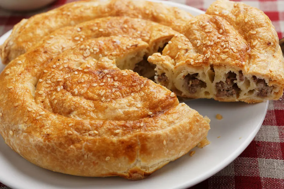 Kavurmalı Börek tarifi