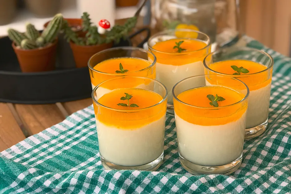 Kayısı Soslu Sakızlı Muhallebi tarifi