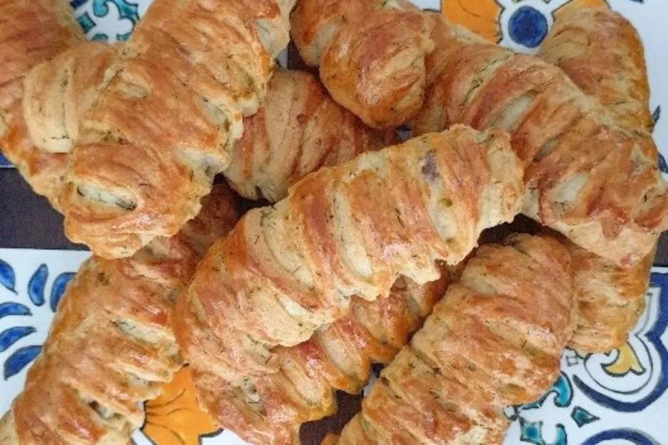 Kaymaklı Dereotlu Pratik Poğaça tarifi