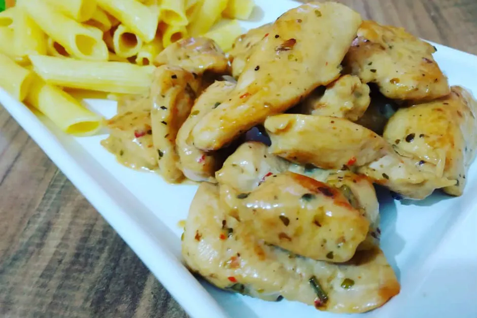 Kekikli Tavuk ve Zerdeçallı Makarna tarifi