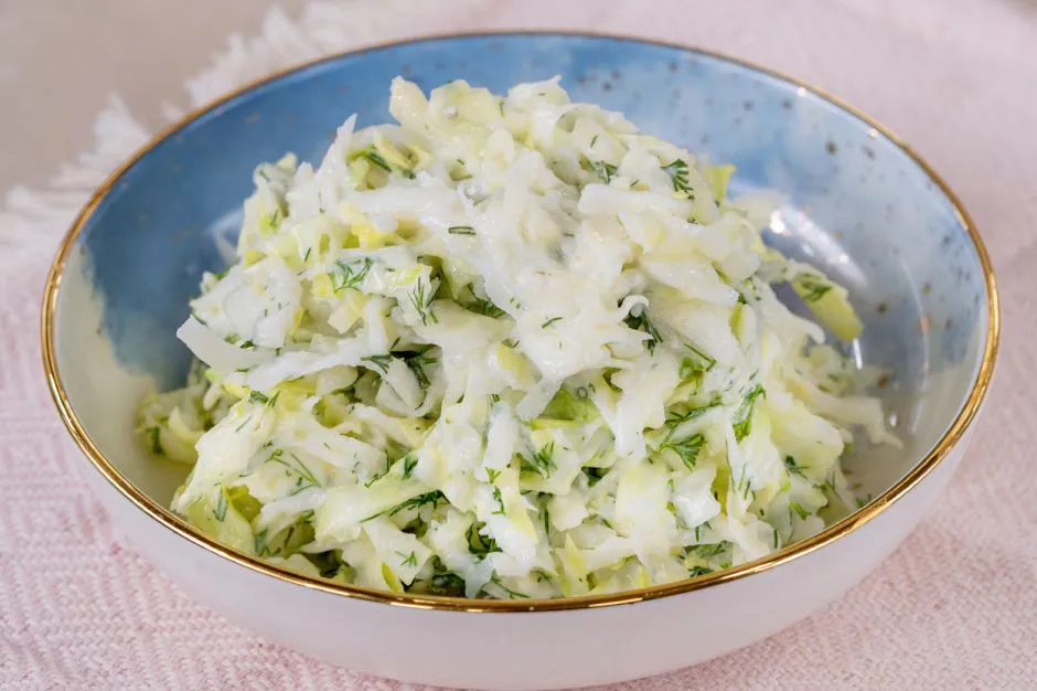 Kereviz ve Lahana Salatası tarifi