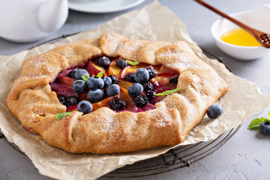 Kırmızı Erikli Kolay Tart tarifi