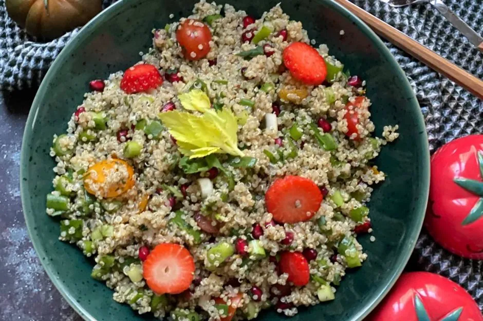Kısır Tadında Kinoa Salatası tarifi