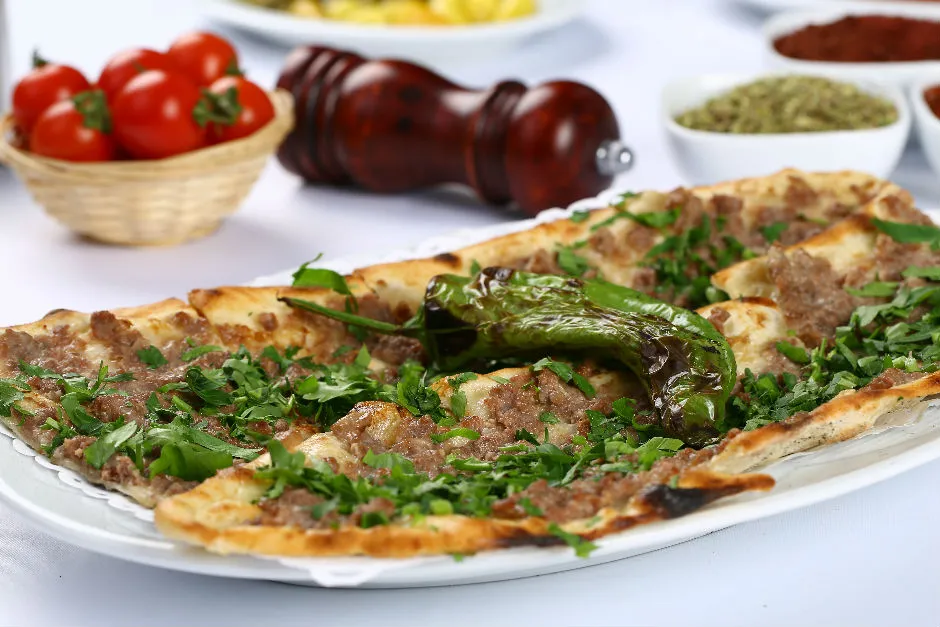 Ev Yapımı Etli Ekmek tarifi
