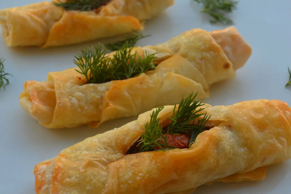 Kıymalı Karnıyarık Börek tarifi