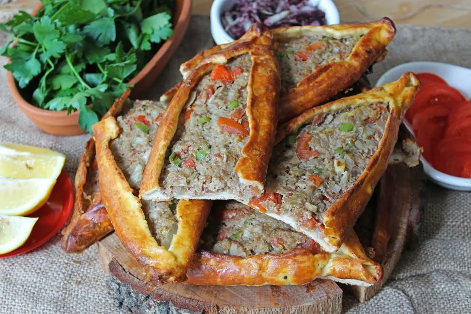Kıymalı Pide tarifi