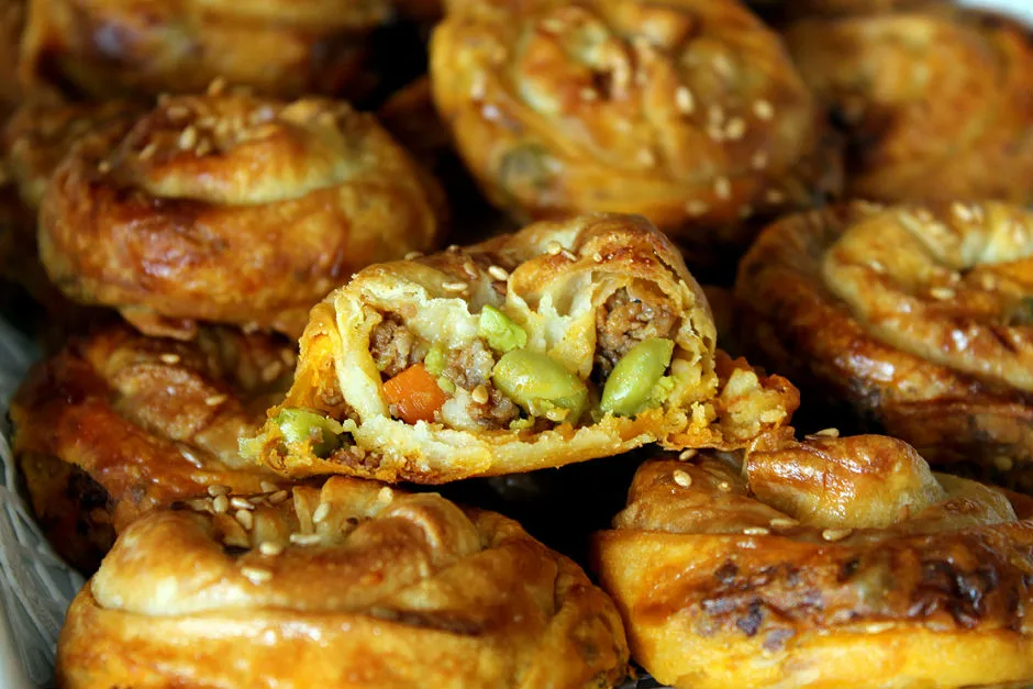 Kıymalı Sebzeli Mini Börekler tarifi