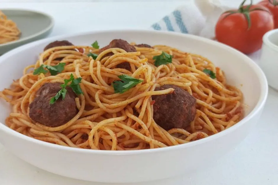 Köfteli Spagetti tarifi