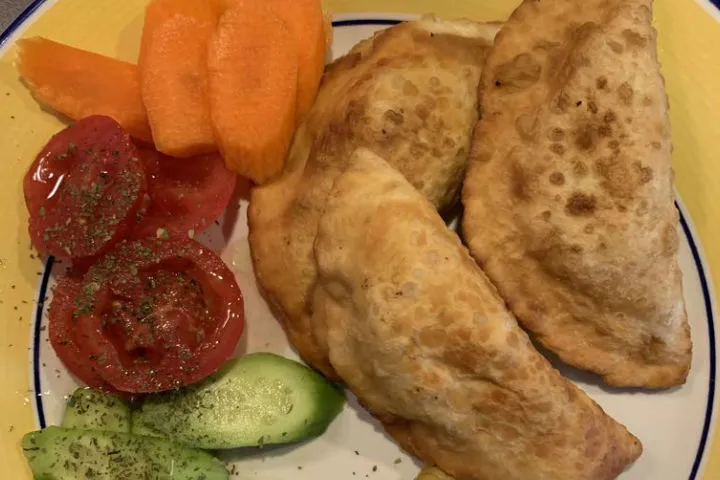 Kolay Çibörek (Çiğ Börek) tarifi
