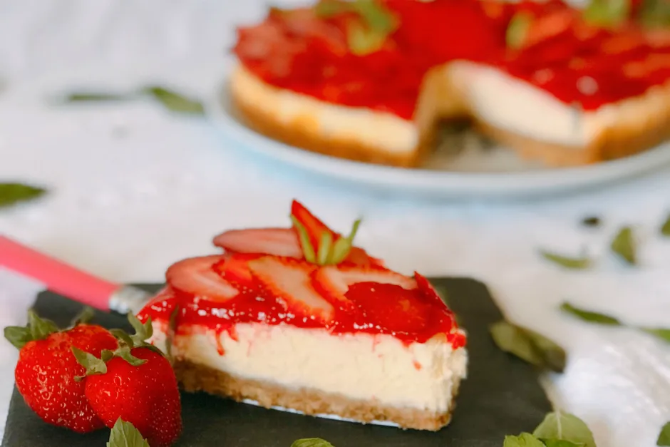 Kolay Çilekli Cheesecake tarifi