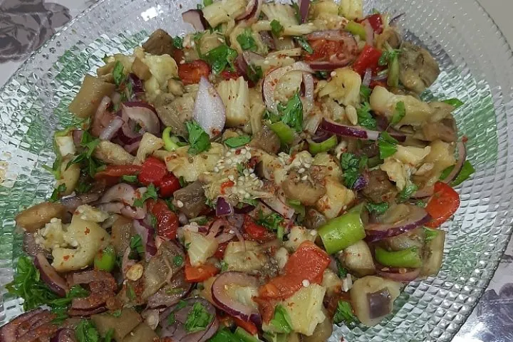 Köz Patlıcan Salatası tarifi