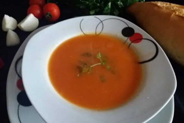 Közlenmiş Kırmızı Biber Çorbası tarifi
