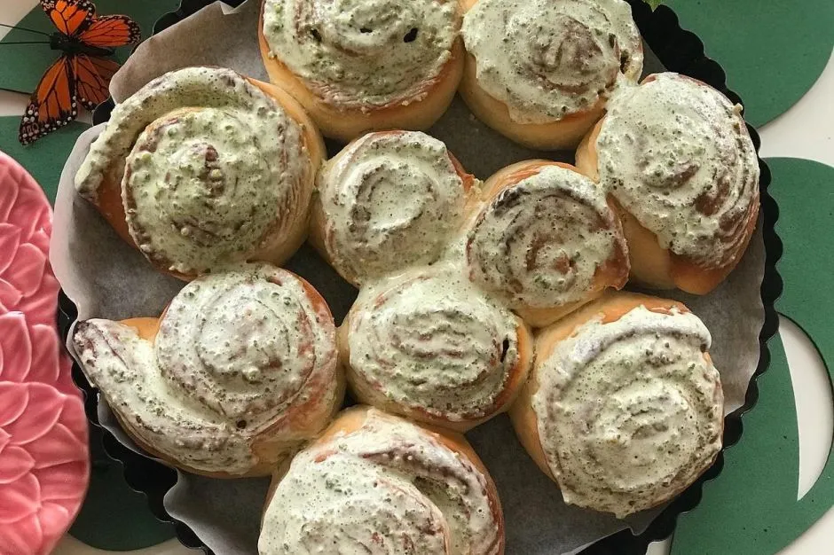 Kremalı Fıstıklı Çörek tarifi
