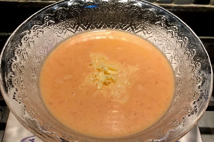 Kremalı Kaşarlı Domates Çorbası tarifi