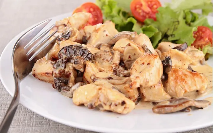Kremalı Mantarlı Tavuk tarifi