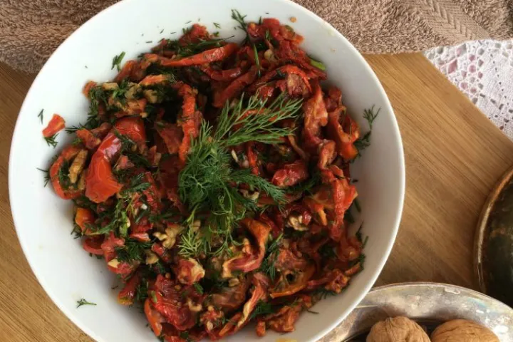 Kuru Domates Salatası tarifi