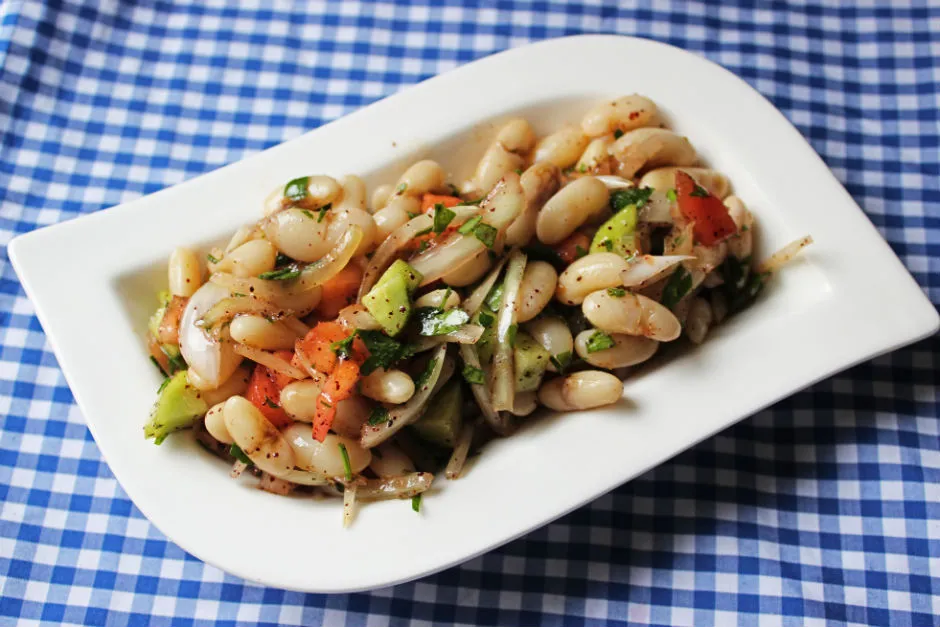Kuru Fasulye Salatası tarifi