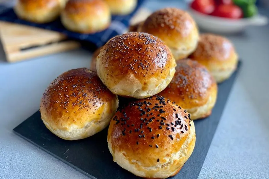 Kuru Mayalı Poğaça tarifi