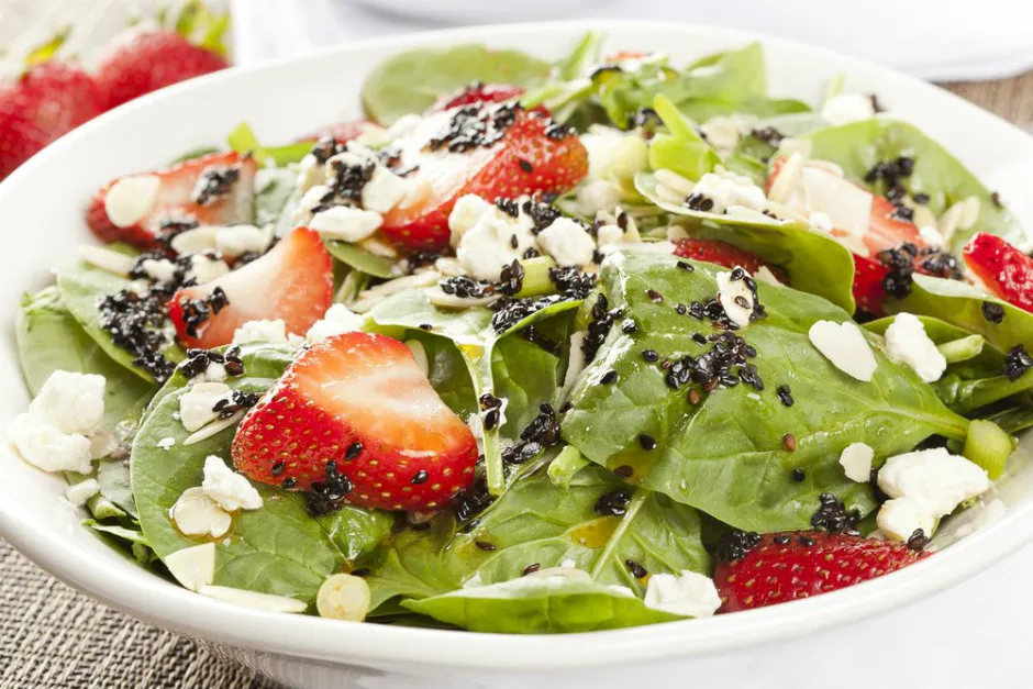 Kuru Yemişli Ispanak Salatası tarifi