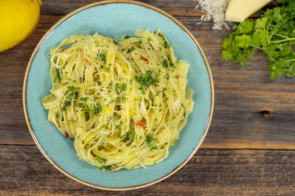 Limon ve Maydanoz Soslu Tagliatelle tarifi