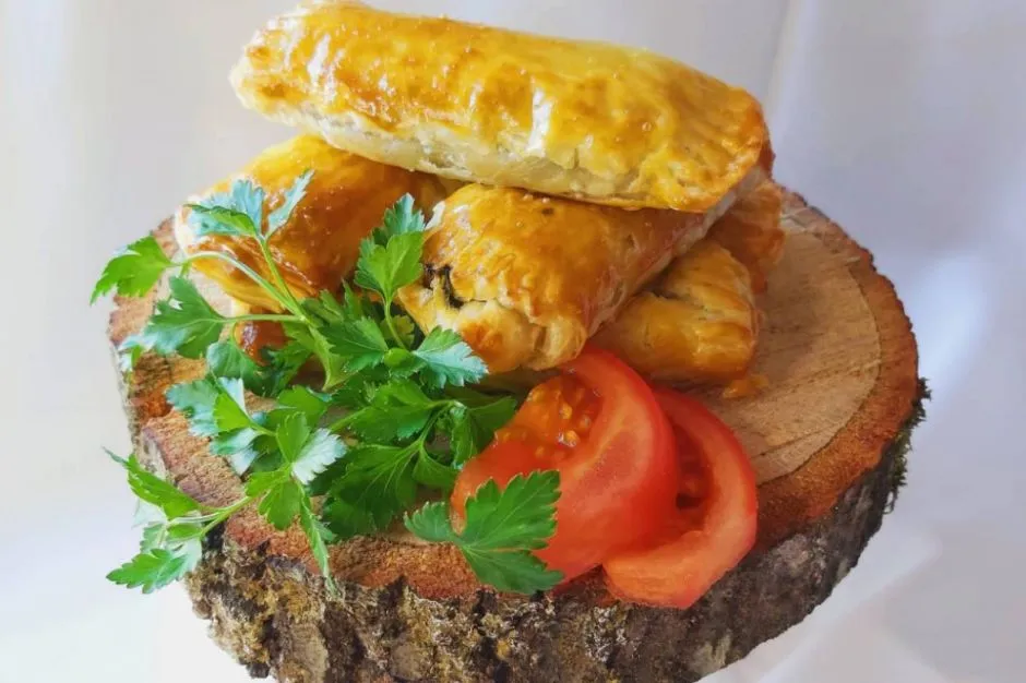 Mantar ve Ispanaklı Kolay Milföy Börek tarifi