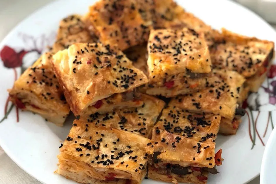 Kolay Mantarlı Börek tarifi