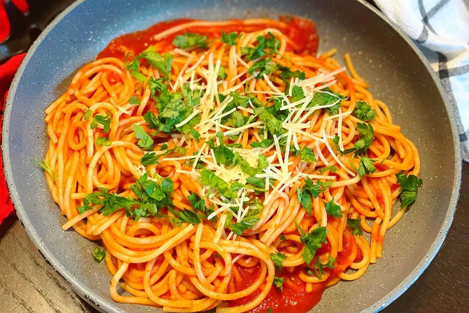 Marinara Soslu Makarna tarifi