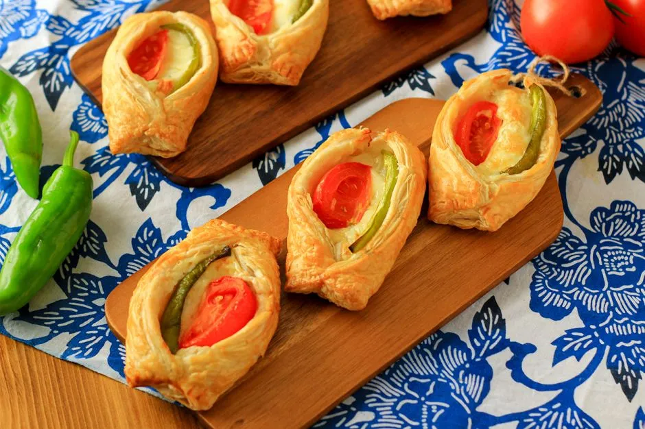 Milföyden Karnıyarık Börek tarifi