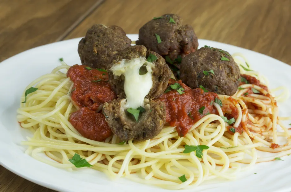Mozzarella Dolgulu Köfte tarifi