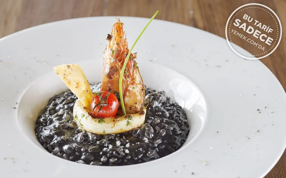 Mürekkep Balıklı Risotto (Risotto Al Nero Di Seppia) tarifi