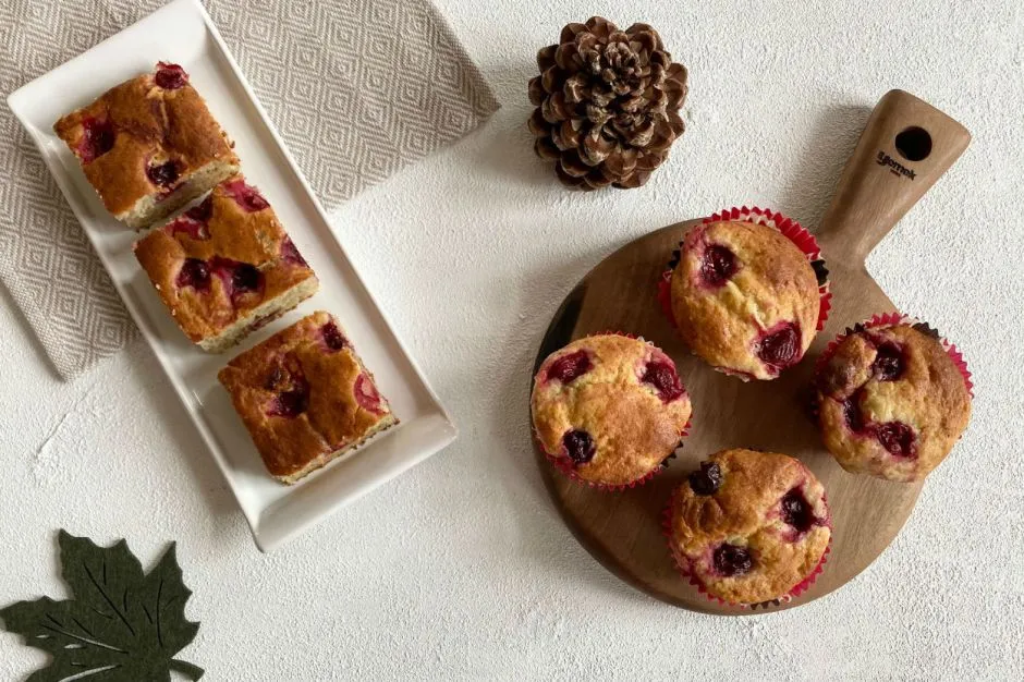 Muzlu Vişneli Beyaz Çikolatalı Muffin tarifi