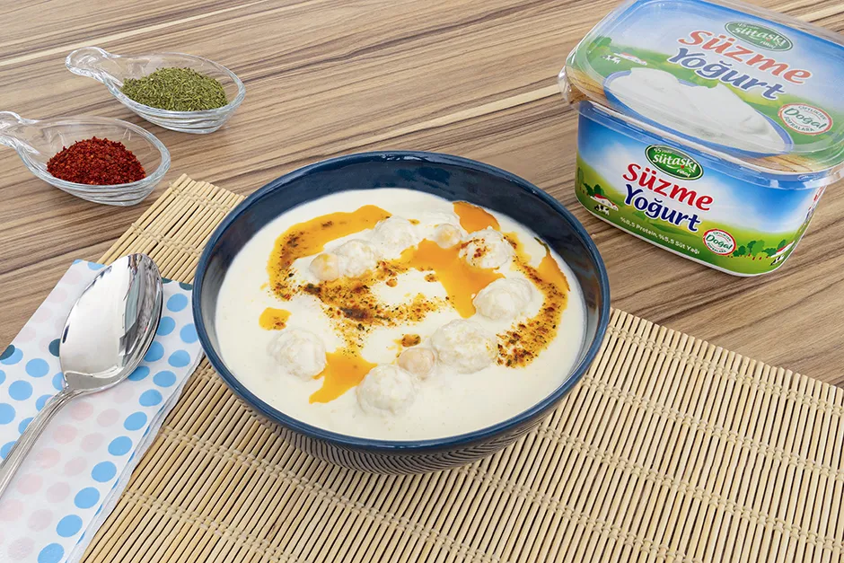 Yoğurtlu Topalak Çorbası tarifi
