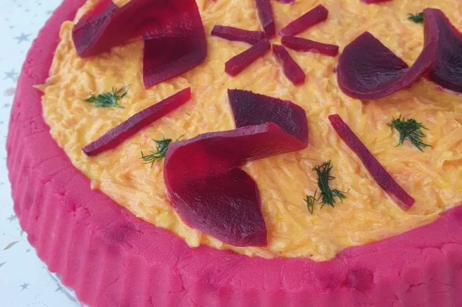 Havuç Taratorlu Pancarlı Patates Salatası tarifi