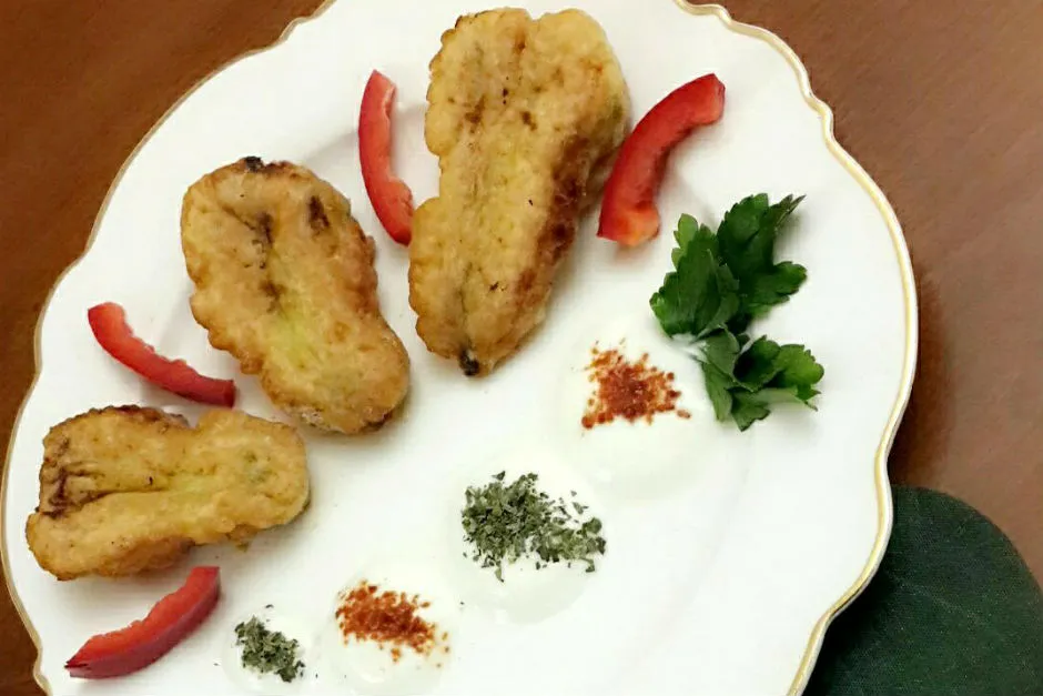 Pastırmalı Çıtır Kabak Çiçeği Dolması tarifi