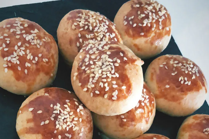 Pastırmalı Kaşarlı Poğaça tarifi