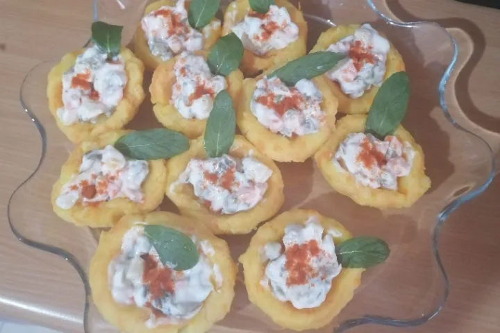 Patates Çanağında Havuçlu Meze tarifi