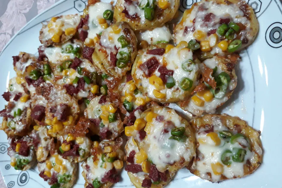 Patates Yatağında Kahvaltılık Pizza tarifi