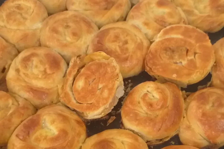 Patlıcanlı El Açması Börek tarifi