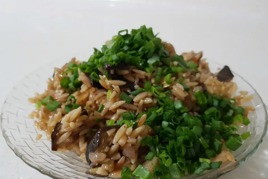 Patlıcanlı Şehriye Pilavı tarifi