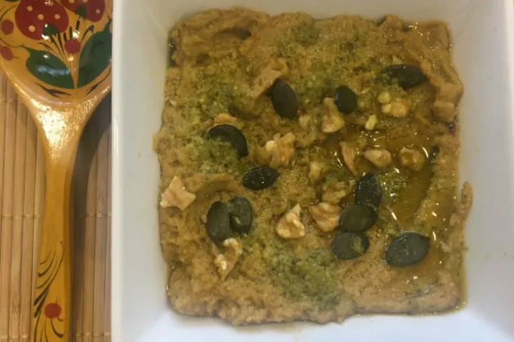 Pestolu Yaban Mersinli Humus tarifi