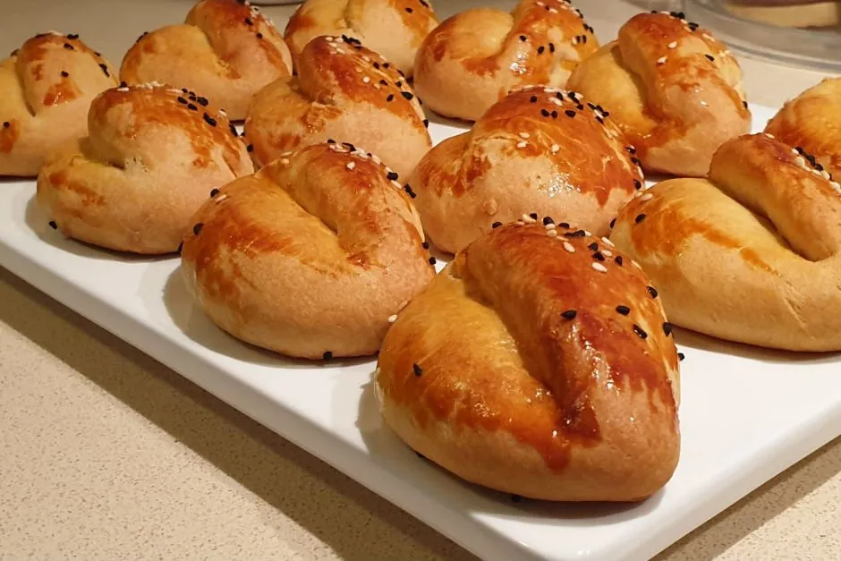 Peynirli Ev Poğaçası tarifi
