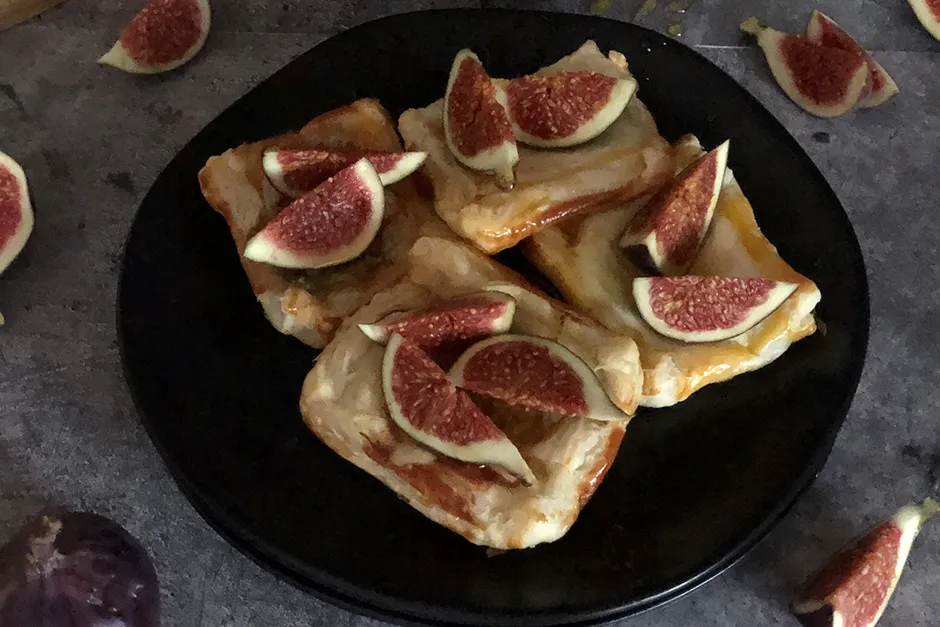 Peynirli İncirli Milföy Kareleri tarifi